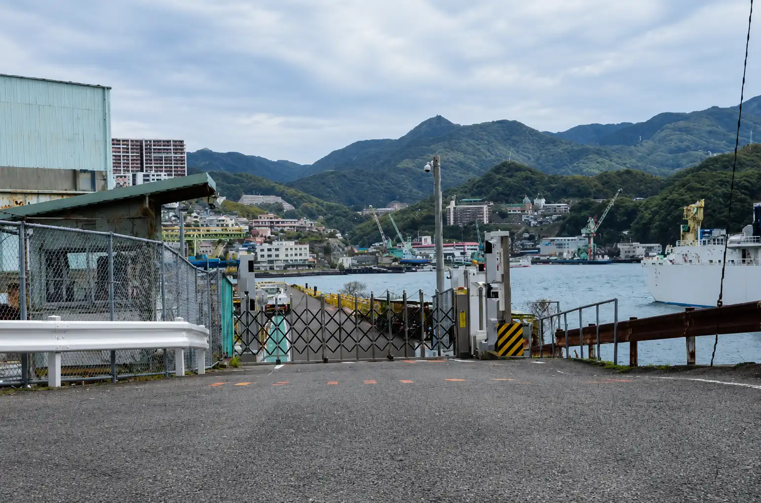 三菱重工長崎造船所 西泊入場門